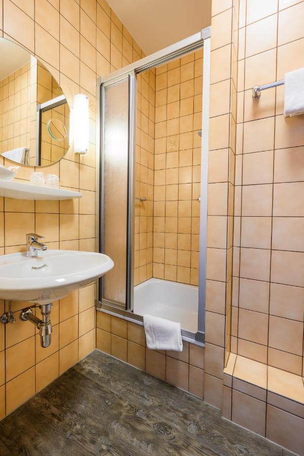 Hotel Kaspar Garni ジークブルク エクステリア 写真